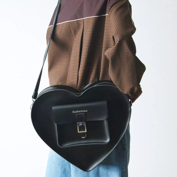 Dr. Martens BRAND NEW Large Black Heart-Shaped Women's Bag - Picture 9 of 11